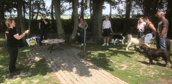 Anette geeft uitleg Aiki 2