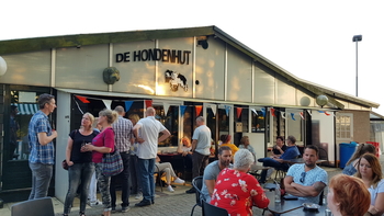 Bezoekers van de open dag Receptie buiten