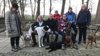 Een groep deelnemers bij de Hondenhut Snerttocht 04